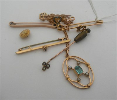 Lot 353 - An Art Nouveau pendant stamped 9ct, three brooches and a tie pin