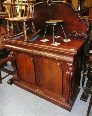 Lot 442 - Victorian chiffonier with decorative top