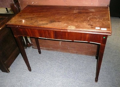 Lot 460 - Georgian mahogany tea table
