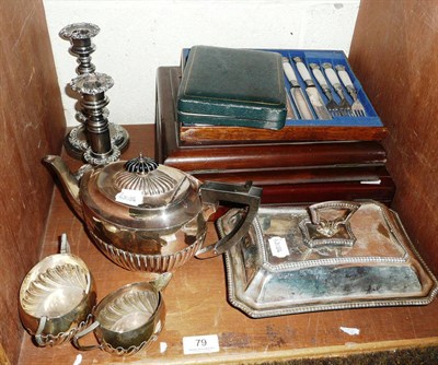 Lot 79 - A quantity of plated wares and cased cutlery