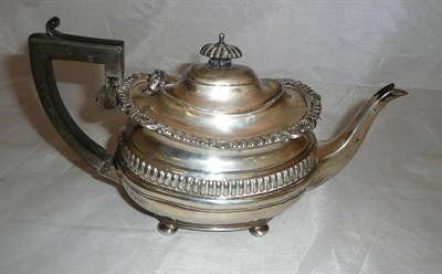 Lot 89 - Silver teapot, 13oz