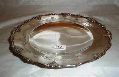 Lot 177 - A silver comport with engraved decoration, 14oz