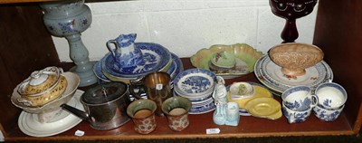 Lot 192 - A shelf of blue and white dinnerware, decorative ceramics, etc