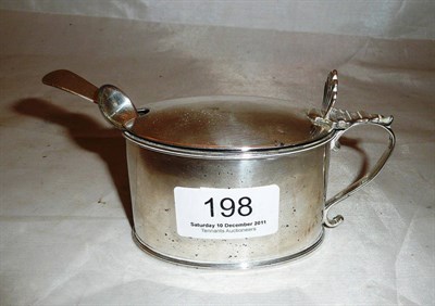 Lot 198 - Silver cruet and two spoons, 4oz