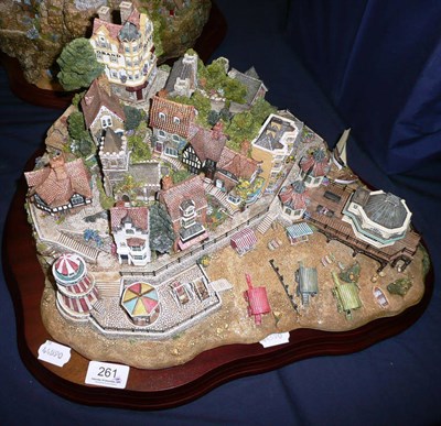 Lot 261 - Limited edition Lilliput Lane model 'Beside the Seaside'