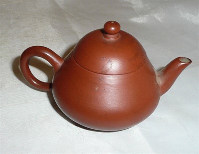 Lot 317 - Chinese terracotta teapot (seal mark to base)