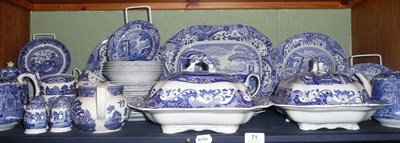 Lot 71 - A shelf of blue and white tea and dinnerwares