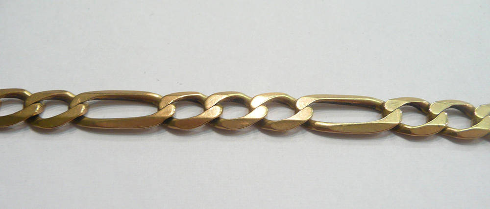 Lot 90 - A 9ct gold figaro bracelet