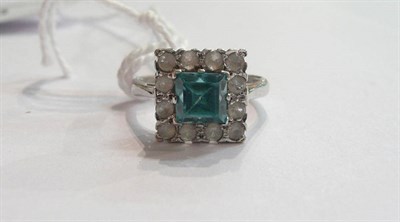 Lot 93 - A blue zircon cluster ring