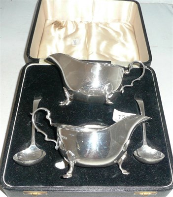 Lot 126 - Cased pair of silver sauce boats and ladles