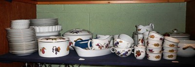 Lot 150 - A large quantity of Royal Worcester Evesham pattern dinner and tablewares