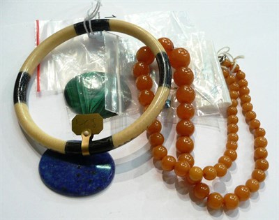 Lot 187 - Loose gem stones, an ivory bangle and a cultured pearl snap