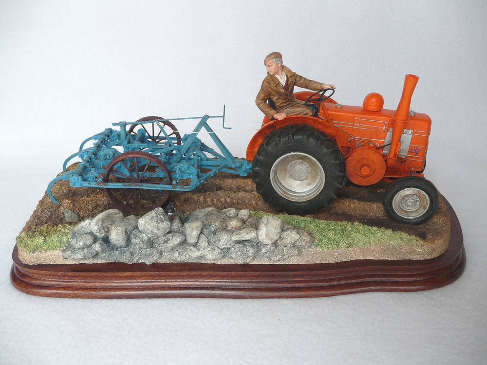Lot 1031 - Border Fine Arts Tractor 'The IIIA', model No. BO918 by Ray Ayres, Ltd. edition No. 44/1500, 15.8cm