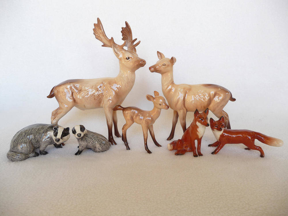 Lot 1087 - Beswick Stag (a.f.), Doe and Fawn, models 981; 999A; 1000B; Two Foxes, models 1748 (small sitting)