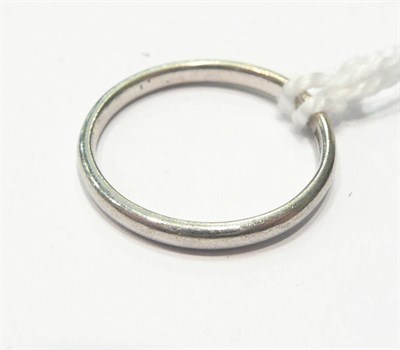 Lot 96 - Band ring stamped 'Platinum'