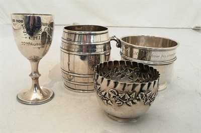 Lot 118 - A silver barrel-shaped mug and three other items of silver, 13oz