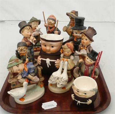 Lot 184 - Tray of assorted Hummel and similar figures