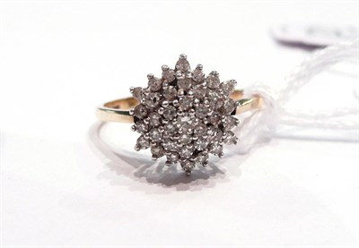Lot 221 - A 9ct gold diamond cluster ring