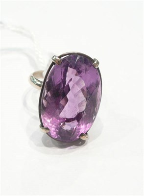 Lot 222 - Amethyst dress ring