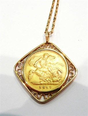 Lot 262 - A 1897 half sovereign loose mounted as a pendant on paper link chain