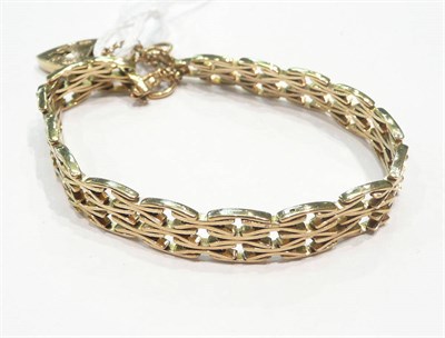 Lot 263 - A 9ct gold fancy link bracelet with padlock