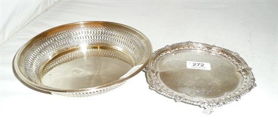 Lot 272 - A pierced silver bowl (Chester hallmarks rubbed) and a small silver waiter, London 1901,13oz