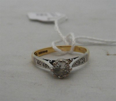 Lot 69 - A diamond solitaire ring
