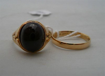 Lot 89 - An 18ct gold band ring and cabochon-set ring