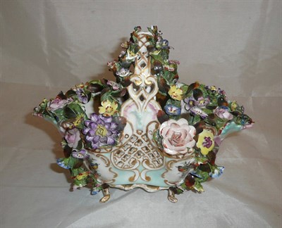 Lot 100 - A Meissen encrusted basket