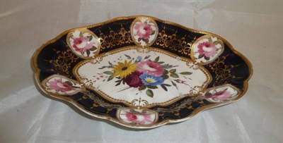 Lot 161 - A Chamberlains dessert dish