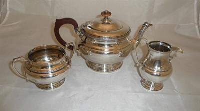 Lot 184 - A silver three piece tea service, 32oz