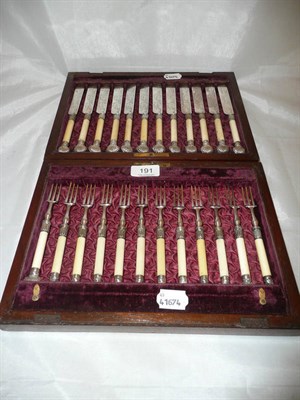 Lot 191 - A cased set of twelve ivory handled fruit knives with white metal mounts (case a.f.)