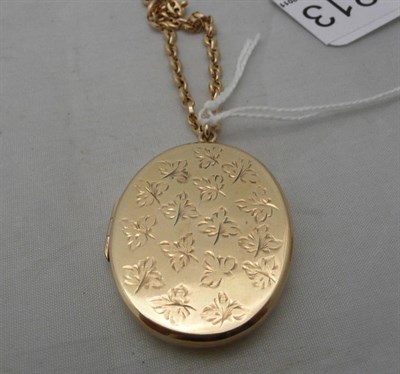 Lot 213 - A 9ct gold locket on chain