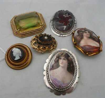 Lot 216 - Six assorted brooches including a cameo example