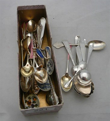 Lot 221 - A quantity of small silver and enamel spoons, 13oz approximate weight