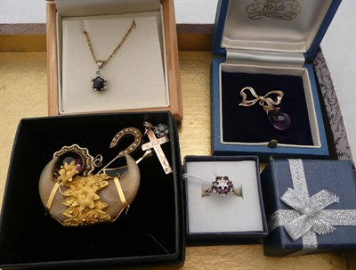 Lot 235 - Quantity of jewellery including diamond ruby ring, gold brooch etc