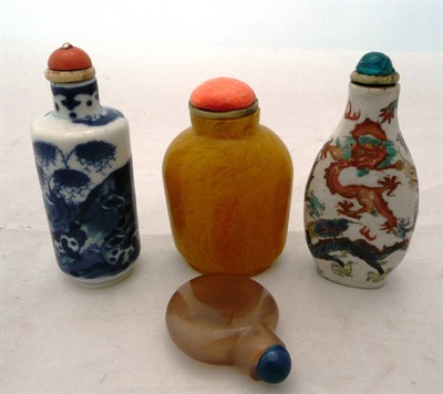 Lot 240 - A Chinese yellow glass snuff bottle, an agate snuff bottle, a famille verte snuff bottle and a blue