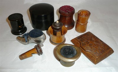 Lot 337 - Quantity of assorted treen, two pen wipes and shoe pin cushion