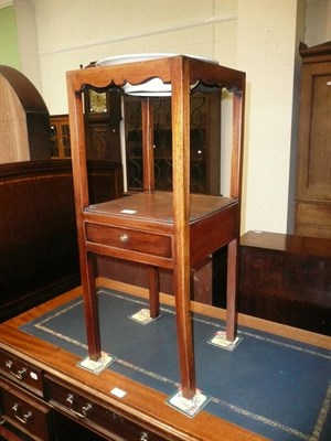 Lot 418 - Mahogany wash stand