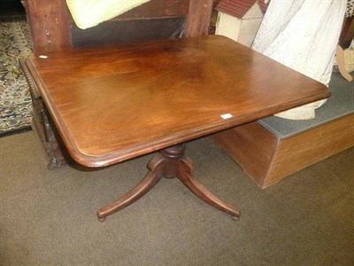 Lot 475 - Tripod mahogany tilt top table