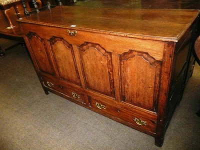 Lot 480 - 19th century oak linen chest