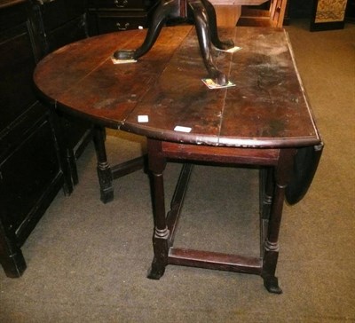 Lot 481 - 18th century oak gateleg table