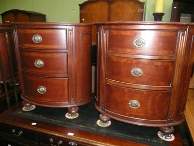 Lot 487 - Three reproduction three height bedside chests