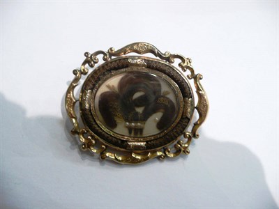 Lot 51 - A yellow metal and hairwork mourning brooch