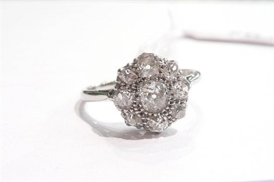 Lot 78 - A diamond cluster ring