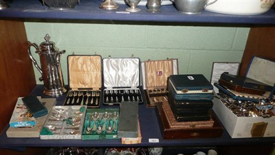 Lot 121 - Six cased sets of silver teaspoons, a box of silver plated flatware and a plated jug