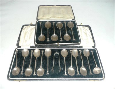 Lot 146 - Two cases of silver teaspoons