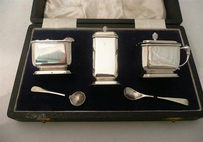 Lot 148 - A cased Mappin & Webb silver condiment set