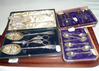 Lot 156 - A quantity of silver teaspoons and plated flatware