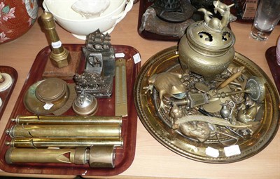 Lot 185 - Three trays of brass ware and assorted cast metal figures